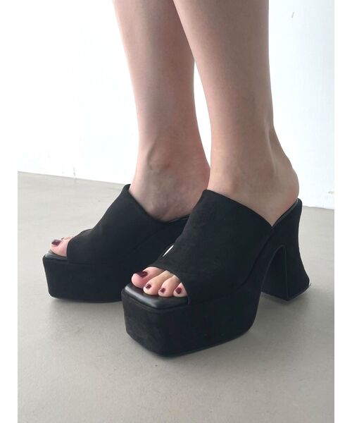 EMODA（エモダ）の「フレアヒールカバーサンダル（サンダル・レディース・キャメル/ブラック・SMALL/MEDIUM/LARGE）」の8枚目の写真
