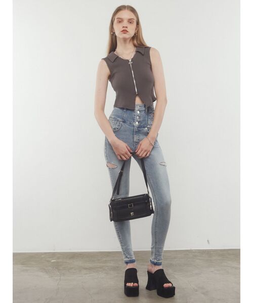 EMODA（エモダ）の「フレアヒールカバーサンダル（サンダル・レディース・キャメル/ブラック・SMALL/MEDIUM/LARGE）」の6枚目の写真