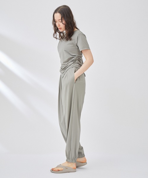 NERGY（ナージー）の「【水陸両用＆ UV】Aqua jersey ドレープTシャツ（Tシャツ/カットソー・レディース・ブラック/カーキ・FREE）」の11枚目の写真