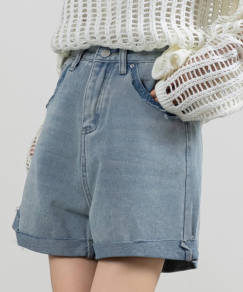 DAY CLOSET(デイ クローゼット)の「レディース ウォッシュダメージ加工台形ショートデニムパンツ(デニムパンツ・レディース・ライトブルー・L/M/S/XL)」の3枚目の写真