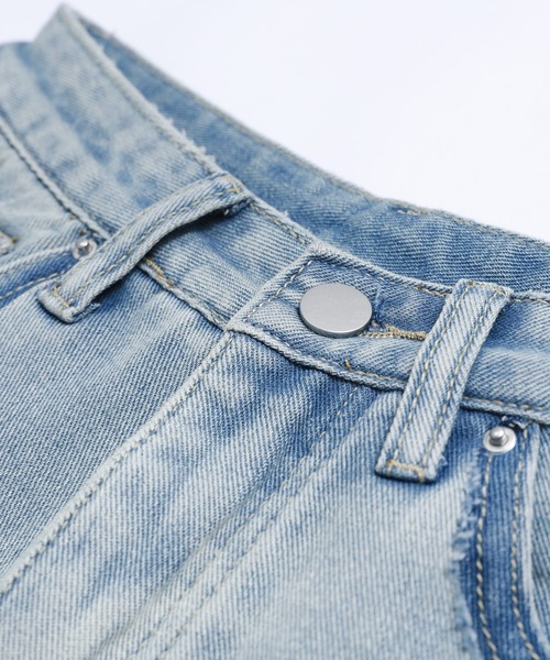 DAY CLOSET(デイ クローゼット)の「レディース ウォッシュダメージ加工台形ショートデニムパンツ(デニムパンツ・レディース・ライトブルー・L/M/S/XL)」の12枚目の写真