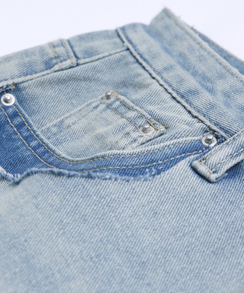DAY CLOSET(デイ クローゼット)の「レディース ウォッシュダメージ加工台形ショートデニムパンツ(デニムパンツ・レディース・ライトブルー・L/M/S/XL)」の14枚目の写真