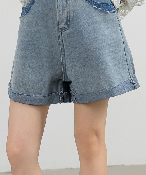DAY CLOSET(デイ クローゼット)の「レディース ウォッシュダメージ加工台形ショートデニムパンツ(デニムパンツ・レディース・ライトブルー・L/M/S/XL)」の16枚目の写真