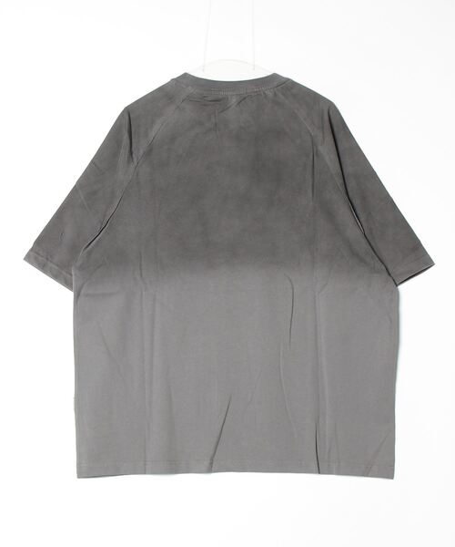XU（エックスユー）の「ストリートファッション XU エックスユー washed design t-shirts ウォッシュドTシャツ ロゴTシャツ 半袖トップス 半袖Tシャツ オーバーサイズ 韓国ファッション 韓国ストリート ストリートブランド（Tシャツ/カットソー・メンズ・グレー/チャコール・ONE SIZE）」の3枚目の写真