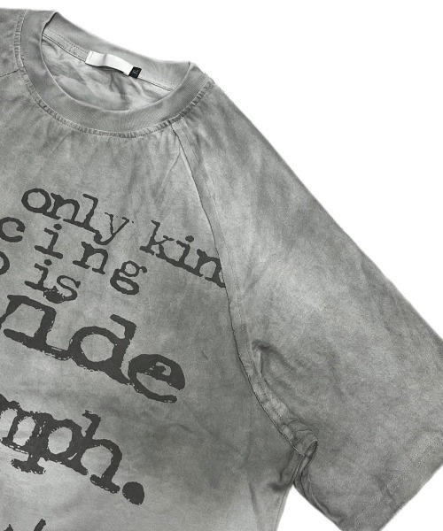 XU（エックスユー）の「ストリートファッション XU エックスユー washed design t-shirts ウォッシュドTシャツ ロゴTシャツ 半袖トップス 半袖Tシャツ オーバーサイズ 韓国ファッション 韓国ストリート ストリートブランド（Tシャツ/カットソー・メンズ・グレー/チャコール・ONE SIZE）」の4枚目の写真