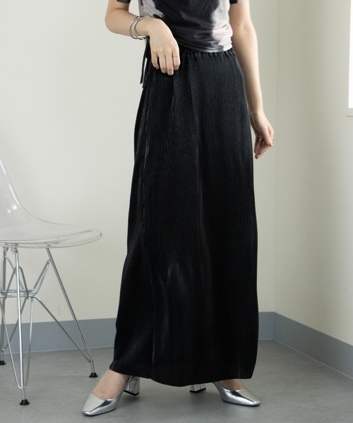 MAISON BREEZE（メゾンブリーズ）の「【MAISON BREEZE】メタリックプリーツSK 223-844-6027 DTK（スカート・レディース・ゴールド/ブラック/シルバー・FREE）」の2枚目の写真