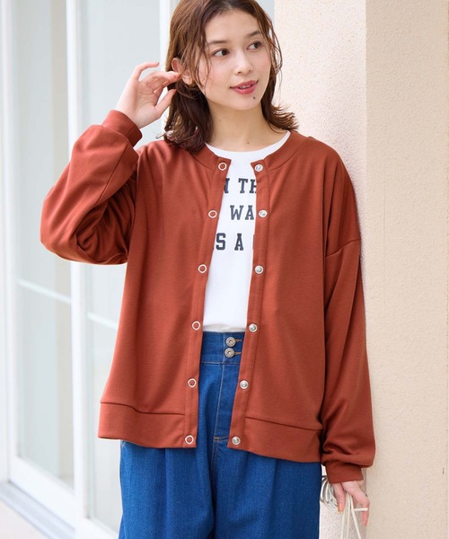 Viola e Viola(ヴィオラエヴィオラ)の「なめらかポンチ ドットボタンカーデ(カーディガン/ボレロ・レディース・テラコッタ/スモーキーグリーン系/ライトグレー/ブラック・M/L/LL/3L)」の16枚目の写真