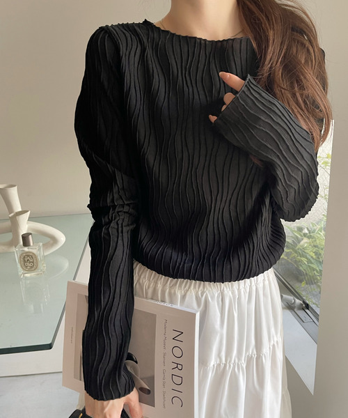 Ada.（エイダ）の「ウェーブ プリーツ ボートネック トップス（Tシャツ/カットソー・レディース・ブラウン/アイボリー/ブラック/ボルドー・FREE）」の5枚目の写真