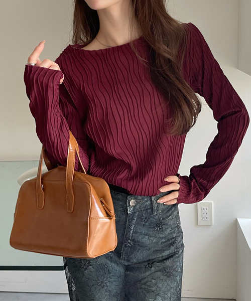 Ada.（エイダ）の「ウェーブ プリーツ ボートネック トップス（Tシャツ/カットソー・レディース・ブラウン/アイボリー/ブラック/ボルドー・FREE）」の13枚目の写真