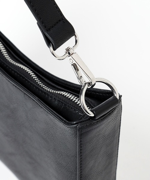 HARE（ハレ）の「ZIP2WAYショルダーBAG(HARE)（ショルダーバッグ・メンズ・ブラック/ブラック系その他・FREE）」の12枚目の写真