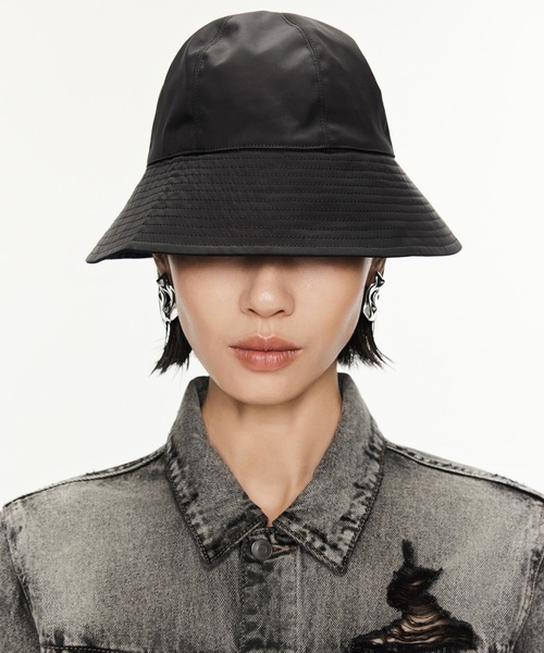 JNBY(ジェーエヌビーワイ)の「Seasonless Compact Bucket Hat / バケットハット(ハット・レディース・ブラック・ONE SIZE)」の2枚目の写真