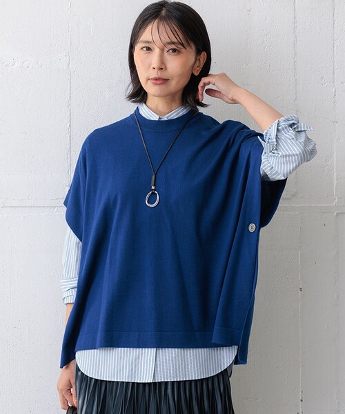 23区（ニジュウサンク）の「【洗える】コンパクトウール ポンチョ（ニット/セーター・レディース・ライトグレー系/イエロー系/ブルー系/ブラック系・38）」の3枚目の写真