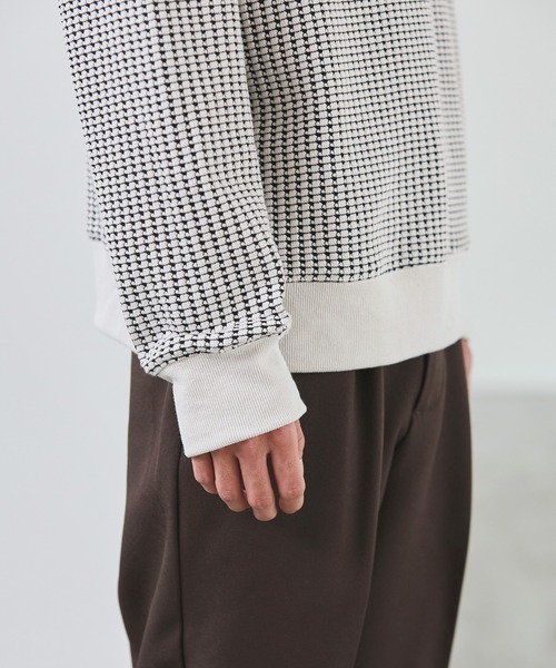 ESSENTIALS WARDROBE(エッセンシャルワードローブ)の「リブ配色コットンワッフルニットプルパーカー(パーカー・メンズ・ブラック/ホワイト・L/XL/S/M)」の4枚目の写真