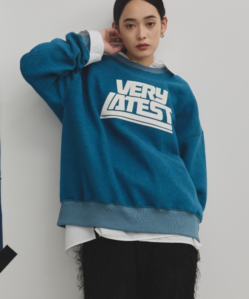 MERLOT（メルロー）の「オーバーサイズロゴプリントスウェット（スウェット・レディース・グレー/ブルー/イエロー・FREE）」の2枚目の写真