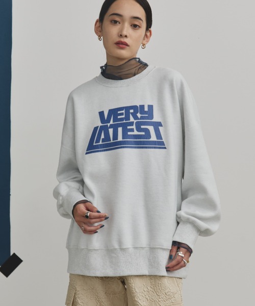 MERLOT（メルロー）の「オーバーサイズロゴプリントスウェット（スウェット・レディース・グレー/ブルー/イエロー・FREE）」の6枚目の写真