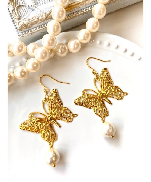 VIBGYOR(ヴィブジョー)の「【MUURABBTI】蝶々とコットンパールのピアス(MA)(ピアス(両耳用)・レディース・シルバー/ゴールド・FREE)」の2枚目の写真