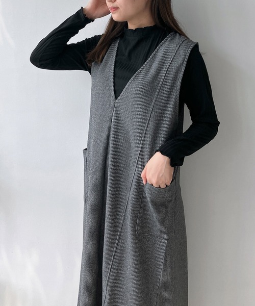 AS KNOW AS plus（アズノゥアズプラス）の「◇Vネックジャンスカとハイネックリブプルオーバー 2点セットアイテム（ジャンパースカート・レディース・ブラック/ブラック系その他/ベージュ系その他/ブラック系その他2・FREE）」の17枚目の写真