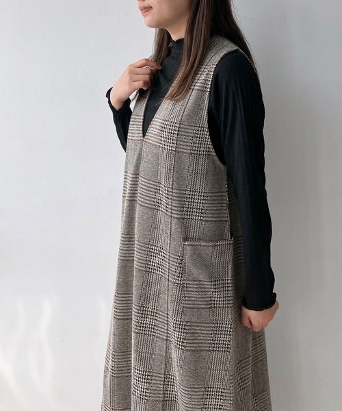 AS KNOW AS plus（アズノゥアズプラス）の「◇Vネックジャンスカとハイネックリブプルオーバー 2点セットアイテム（ジャンパースカート・レディース・ブラック/ブラック系その他/ベージュ系その他/ブラック系その他2・FREE）」の10枚目の写真