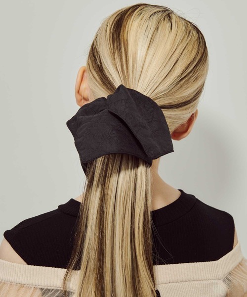 GOLDY（ゴールディ）の「ジャカード スクエア ビッグ シュシュ（シュシュ・レディース・ブラック/アイボリー/ベージュ/ピンク・FREE）」の13枚目の写真