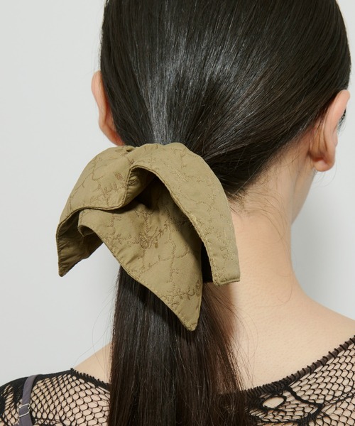 GOLDY（ゴールディ）の「ジャカード スクエア ビッグ シュシュ（シュシュ・レディース・ブラック/アイボリー/ベージュ/ピンク・FREE）」の14枚目の写真