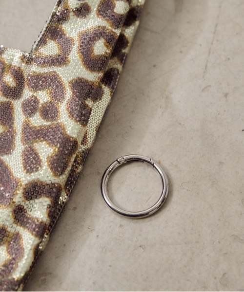 CIAOPANIC TYPY(チャオパニックティピー)の「カラビナ付きアソート柄プリントスパンコールBAG(トートバッグ・レディース・ブラウン/ブラック/シルバー/グレー・ONE SIZE)」の5枚目の写真