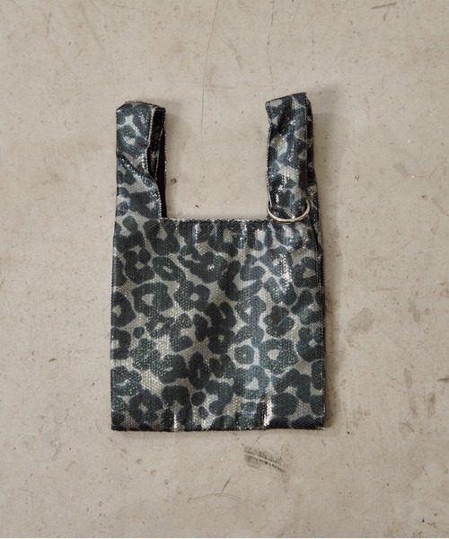 CIAOPANIC TYPY(チャオパニックティピー)の「カラビナ付きアソート柄プリントスパンコールBAG(トートバッグ・レディース・ブラウン/ブラック/シルバー/グレー・ONE SIZE)」の17枚目の写真