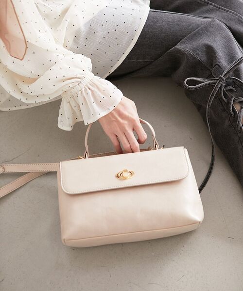 MAJESTIC LEGON（マジェスティックレゴン）の「クラシカルハンドバッグ（ハンドバッグ・レディース・ベージュ/ブラック・FREE）」の7枚目の写真