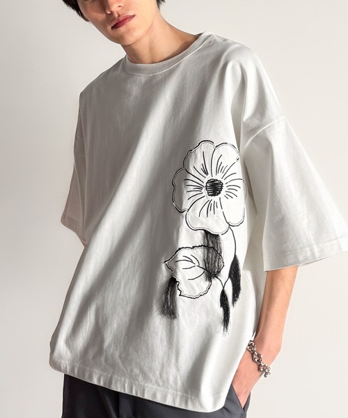 Classical Origin（クラシカルオリジン）の「【Classical Origin】「遊び心が揺れ動く。」フラワーステッチアップリケデザインTシャツ／Flower Stitch Applique Design T-Shirt（Tシャツ/カットソー・メンズ・チャコール/オフホワイト/ブラック・MEDIUM/LARGE/SMALL）」の15枚目の写真