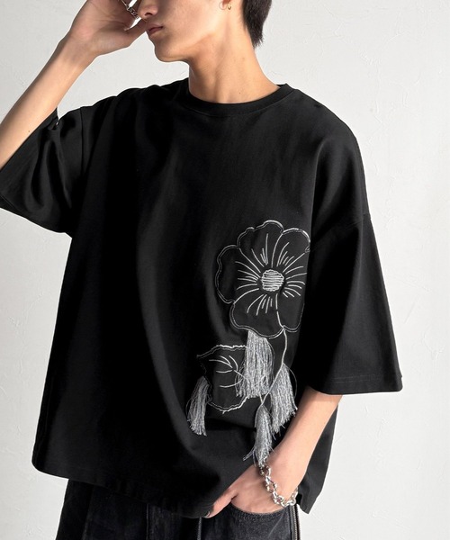 Classical Origin（クラシカルオリジン）の「【Classical Origin】「遊び心が揺れ動く。」フラワーステッチアップリケデザインTシャツ／Flower Stitch Applique Design T-Shirt（Tシャツ/カットソー・メンズ・チャコール/オフホワイト/ブラック・MEDIUM/LARGE/SMALL）」の10枚目の写真