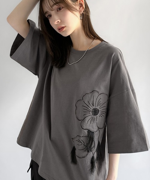 Classical Origin（クラシカルオリジン）の「【Classical Origin】「遊び心が揺れ動く。」フラワーステッチアップリケデザインTシャツ／Flower Stitch Applique Design T-Shirt（Tシャツ/カットソー・メンズ・チャコール/オフホワイト/ブラック・MEDIUM/LARGE/SMALL）」の11枚目の写真