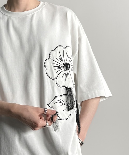 Classical Origin（クラシカルオリジン）の「【Classical Origin】「遊び心が揺れ動く。」フラワーステッチアップリケデザインTシャツ／Flower Stitch Applique Design T-Shirt（Tシャツ/カットソー・メンズ・チャコール/オフホワイト/ブラック・MEDIUM/LARGE/SMALL）」の12枚目の写真