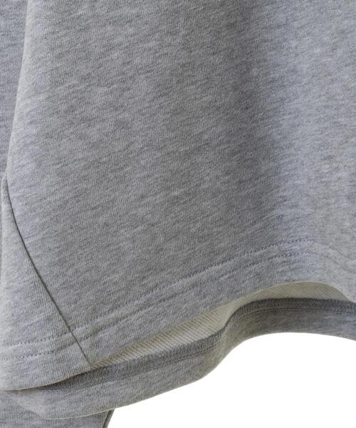 CONVERSE TOKYO（コンバーストウキョウ）の「CRUSHEDFOAM PRINT SHORT LOGO SWEAT（スウェット・レディース・グレー/ネイビー/ホワイト・FREE）」の4枚目の写真