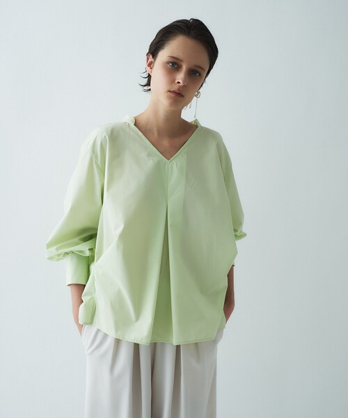 cloenc（クロエンス）の「【手洗い可】タックフォルムブラウス（シャツ/ブラウス・レディース・ホワイト/ライトグリーン/ダークグレー・02）」の13枚目の写真