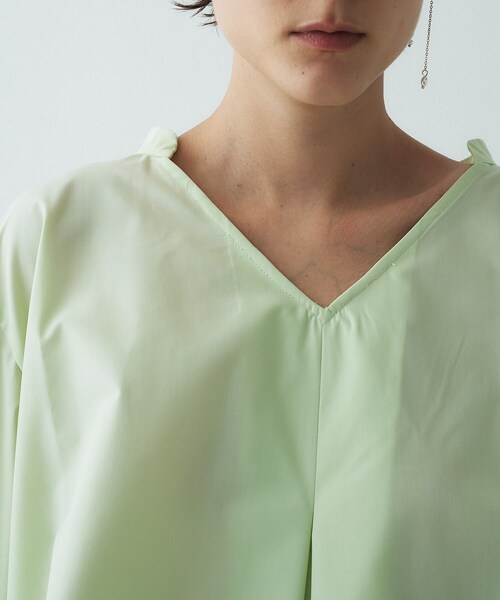 cloenc（クロエンス）の「【手洗い可】タックフォルムブラウス（シャツ/ブラウス・レディース・ホワイト/ライトグリーン/ダークグレー・02）」の19枚目の写真
