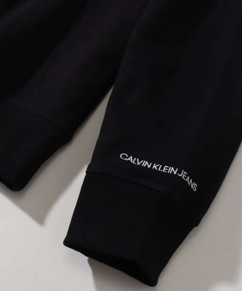 Calvin Klein Jeans（カルヴァンクラインジーンズ）の「【Calvin Klein JEANS/カルバンクライン ジーンズ】 ワンポイント ロゴ刺繍 クルーネック スウェット トレーナー（スウェット・メンズ・ホワイト/ブラック・XL/L/S/M）」の6枚目の写真