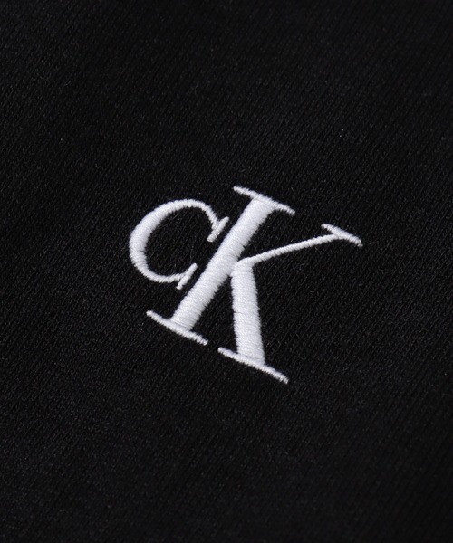 Calvin Klein Jeans（カルヴァンクラインジーンズ）の「【Calvin Klein JEANS/カルバンクライン ジーンズ】 ワンポイント ロゴ刺繍 クルーネック スウェット トレーナー（スウェット・メンズ・ホワイト/ブラック・XL/L/S/M）」の7枚目の写真