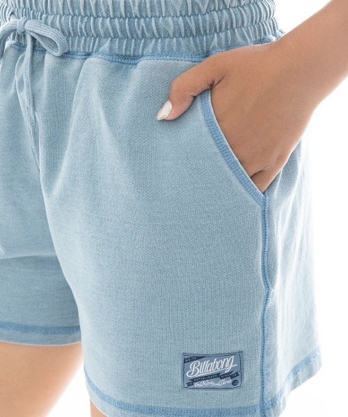 BILLABONG(ビラボン)の「BILLABONG レディース SWEAT WALK SHORTS セットアップボトムス 【2025年春夏モデル】/ビラボンウエストゴムドローコード付きワンポイントウォークショーツ(スウェットパンツ・レディース・ブラック系その他/ライトブルー・LARGE/MEDIUM)」の11枚目の写真