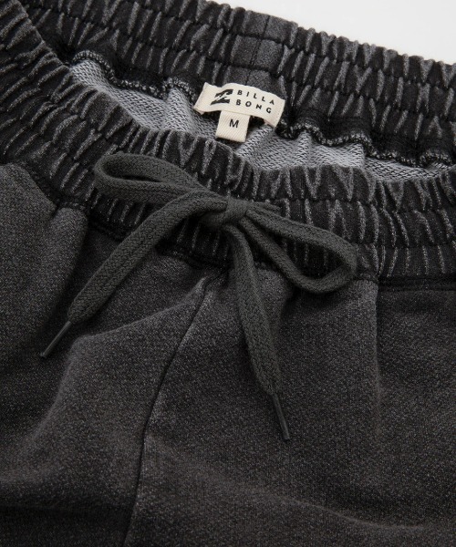 BILLABONG(ビラボン)の「BILLABONG レディース SWEAT WALK SHORTS セットアップボトムス 【2025年春夏モデル】/ビラボンウエストゴムドローコード付きワンポイントウォークショーツ(スウェットパンツ・レディース・ブラック系その他/ライトブルー・LARGE/MEDIUM)」の6枚目の写真