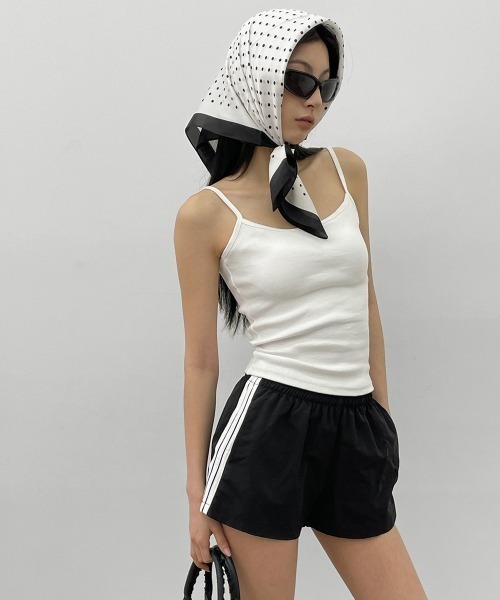 BLACKUP（ブラックアップ）の「[MADE] イージーベーシックリブストラップキャミソール(カップ付き)（キャミソール・レディース・ブラック/アイボリー・LARGE/MEDIUM/SMALL）」の2枚目の写真