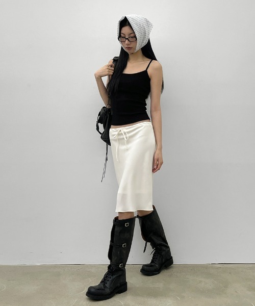 BLACKUP（ブラックアップ）の「[MADE] イージーベーシックリブストラップキャミソール(カップ付き)（キャミソール・レディース・ブラック/アイボリー・LARGE/MEDIUM/SMALL）」の21枚目の写真