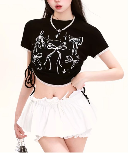 AsheKsha(アシクシャ)の「【新作】レースフリル クロップトップ|ドローストリングで叶える夏のピュアガーリースタイル(Tシャツ/カットソー・レディース・ブラック/ホワイト/ピンク・F)」の3枚目の写真