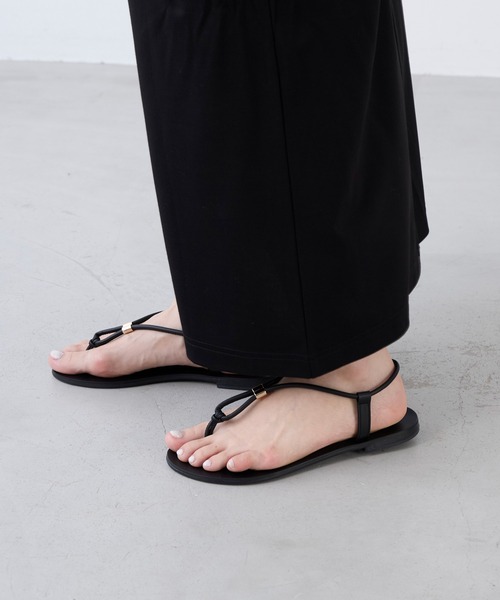 NICOLAS LAINAS（ニコラスライナス）の「【NICOLAS LAINAS】スリムトングフラットサンダル（サンダル・レディース・ブラック・38/37）」の5枚目の写真