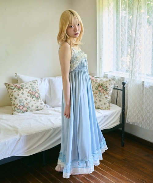 kutir（クティール）の「【クティールとレトロ】2サイズ展開　レースドッキングサテンキャミワンピース（ワンピース・レディース・オフホワイト/ブルー/ネイビー・LARGE/SMALL）」の9枚目の写真