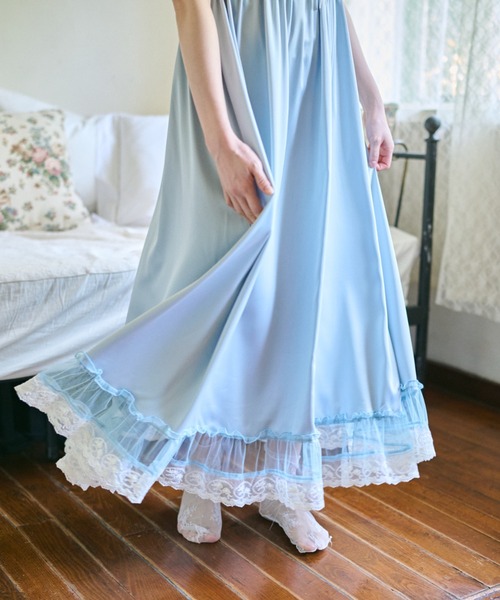 kutir（クティール）の「【クティールとレトロ】2サイズ展開　レースドッキングサテンキャミワンピース（ワンピース・レディース・オフホワイト/ブルー/ネイビー・LARGE/SMALL）」の13枚目の写真