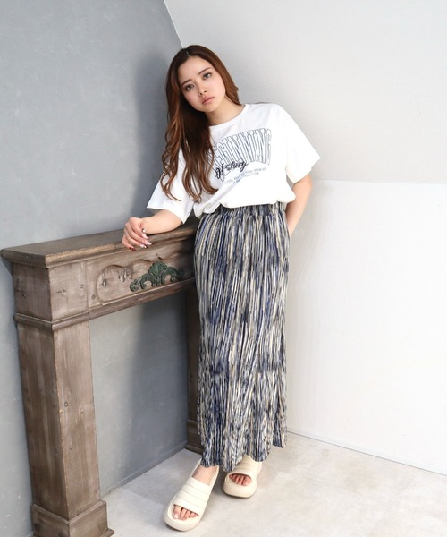 CECIL McBEE(セシルマクビー)の「プリーツマーメイドスカート(スカート・レディース・ベージュ/チャコールグレー/ブルー/ブラック・MEDIUM/LARGE)」の4枚目の写真