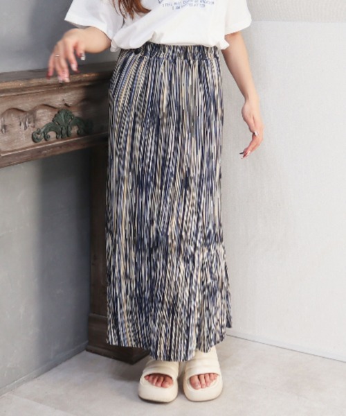 CECIL McBEE(セシルマクビー)の「プリーツマーメイドスカート(スカート・レディース・ベージュ/チャコールグレー/ブルー/ブラック・MEDIUM/LARGE)」の14枚目の写真