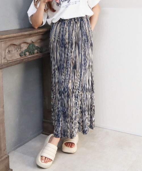 CECIL McBEE(セシルマクビー)の「プリーツマーメイドスカート(スカート・レディース・ベージュ/チャコールグレー/ブルー/ブラック・MEDIUM/LARGE)」の16枚目の写真