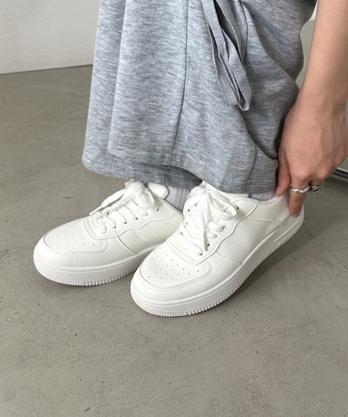 CLEA(クレア)の「厚底ローカットスニーカー(スニーカー・レディース・ブラック/ホワイト・24.5cm/23.5cm)」の21枚目の写真