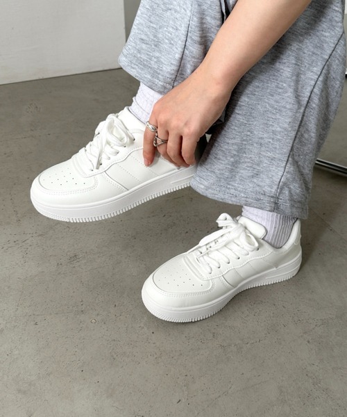 CLEA(クレア)の「厚底ローカットスニーカー(スニーカー・レディース・ブラック/ホワイト・24.5cm/23.5cm)」の22枚目の写真