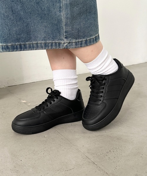 CLEA(クレア)の「厚底ローカットスニーカー(スニーカー・レディース・ブラック/ホワイト・24.5cm/23.5cm)」の9枚目の写真